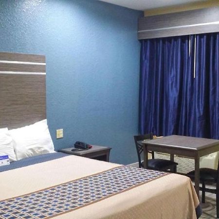 Americas Best Value Inn & Suites Northeast Houston Extérieur photo